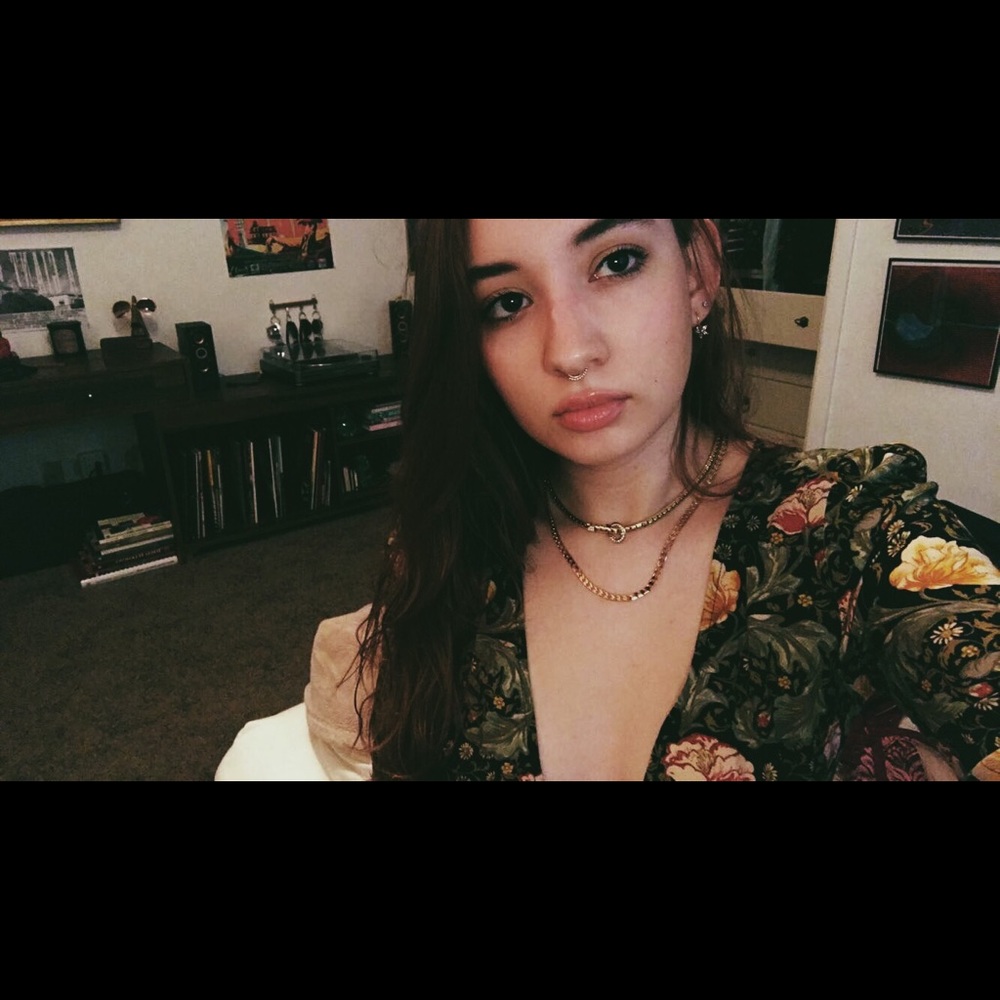 Meet your Posher, Camila